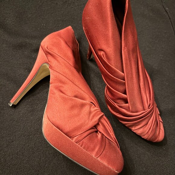 Red Folded Satin Platform High Heel Pumps - Picture 5 of 5
